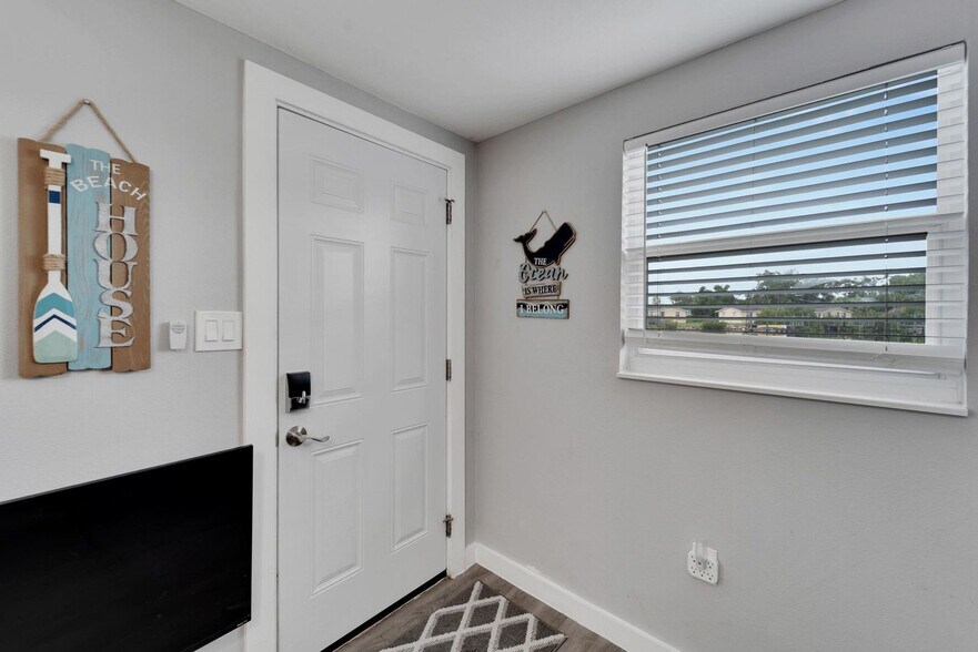 Building Photo - 8820 Rocky Creek Dr