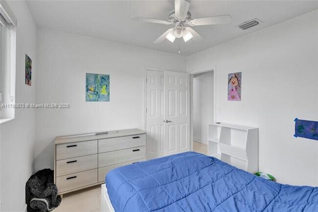 Building Photo - 5811 SW 95th Ct
