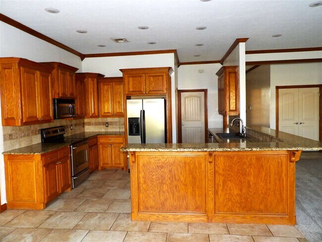 Building Photo - 202 Begonia