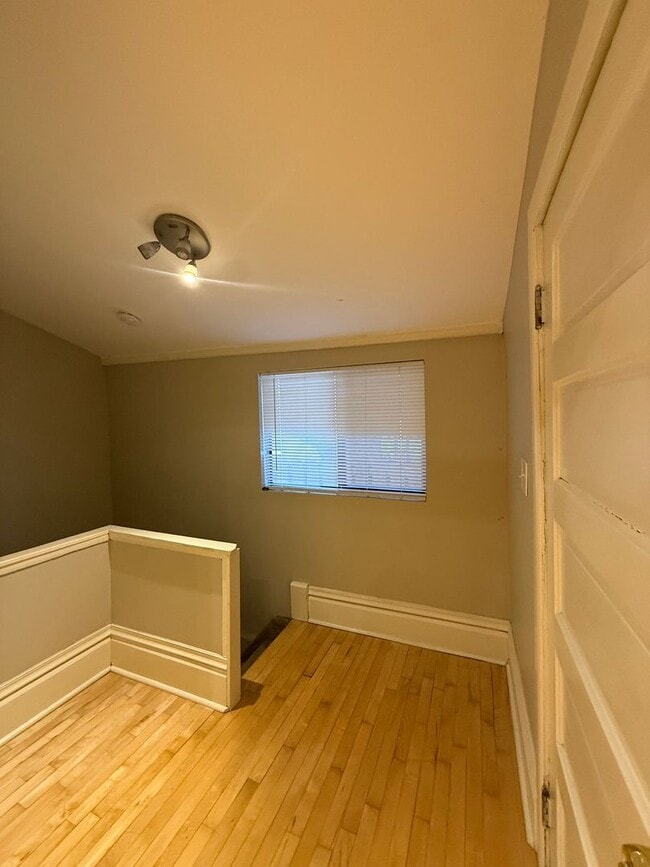 Building Photo - Gorgeously Classic 2 Bed/1 Bath in Whittier/City Park! AVAILABLE NOW!