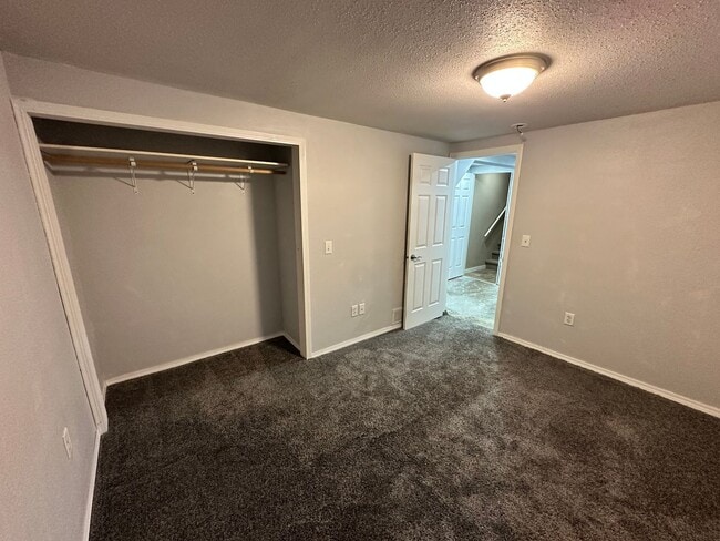 Building Photo - Cute 3 bed 2 bath House Available Now!