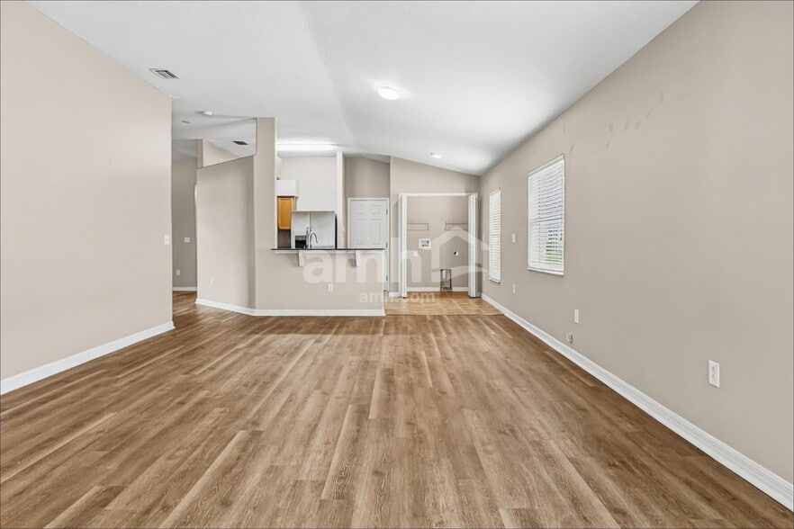 Building Photo - 25815 Crippen Dr