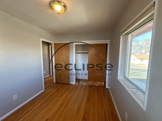 Building Photo - 1823 Gunnison Ave