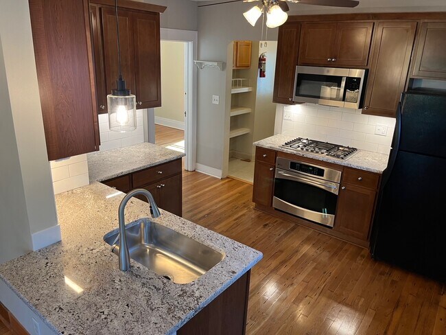 Building Photo - 258 Buckingham Ave