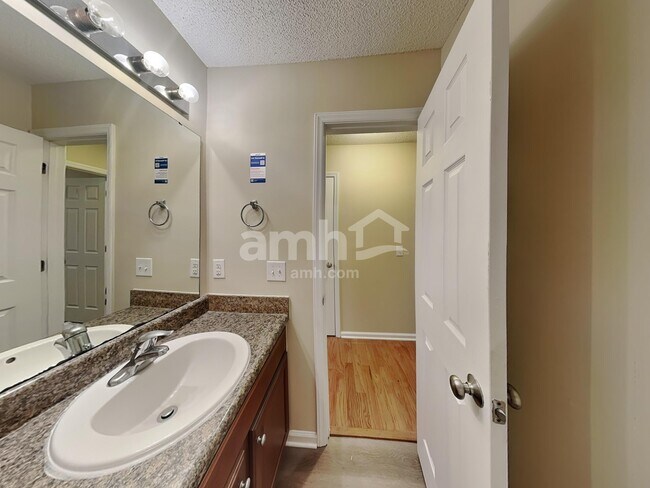 Building Photo - 247 Clayton Pointe Dr