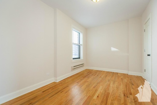 Building Photo - 1 bedroom in Chicago IL 60613