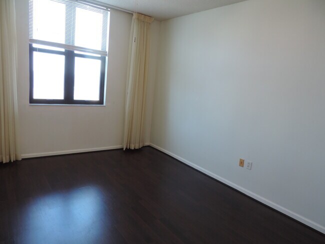 Building Photo - 651 Okeechobee Blvd