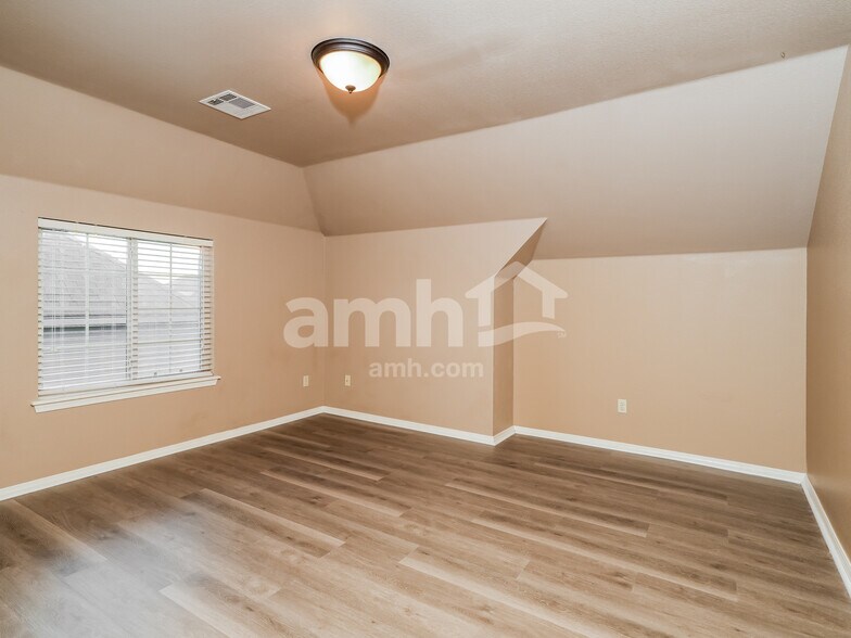 Building Photo - 3151 E 144th St S