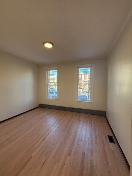 Building Photo - 111 19th St