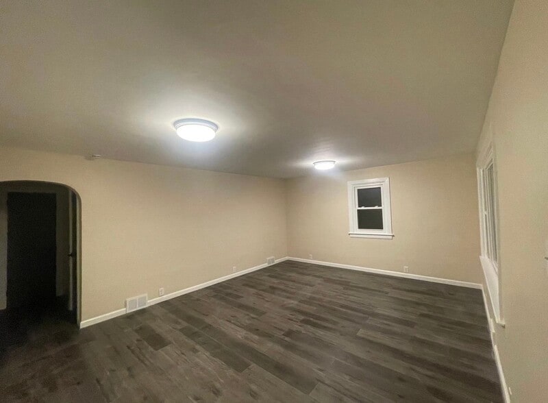 Building Photo - 350 4th St