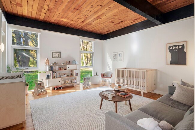 Building Photo - 431 Valley Rd