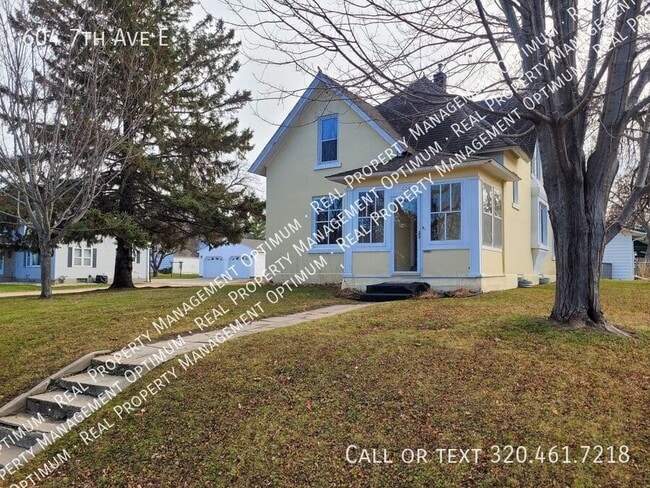 Building Photo - 604 7th Ave E