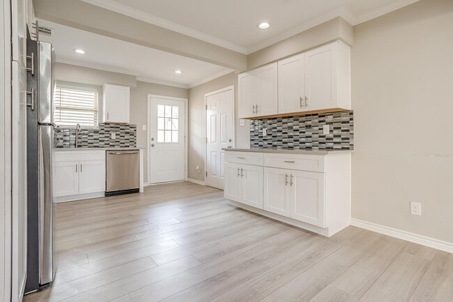 Building Photo - 5076 Matilda St