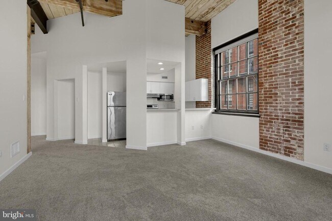 Primary Photo - 303 Vine St