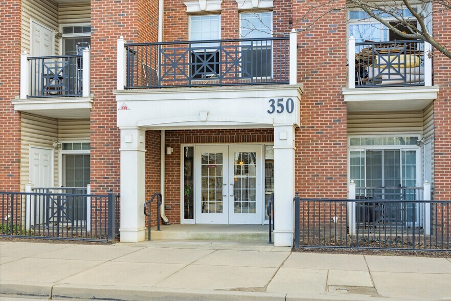 Building Photo - 350 W Elm St