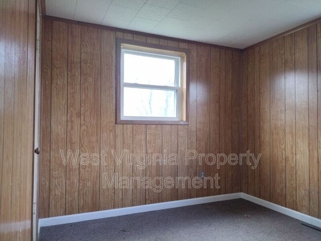 Building Photo - 335 Little Vine Dr