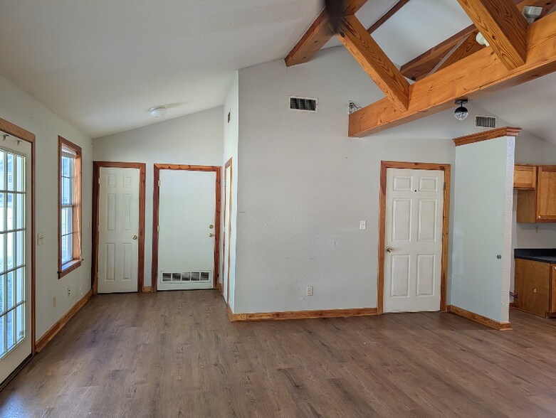 Building Photo - 10607 FM 2767