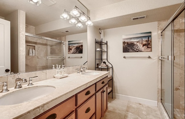 Building Photo - *Coming Soon!!* Fabulous Bright Townhome in the Heart of Downtown Lake Oswego.