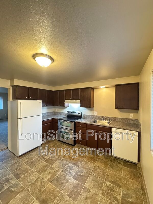 Building Photo - 970 NW Garfield Ave