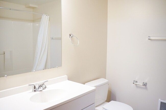 Building Photo - Sprawling 2-Story Mid-Century 4-Bed/2-Bath...