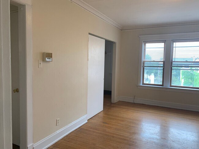 Interior Photo - 1318-20 Van Buren