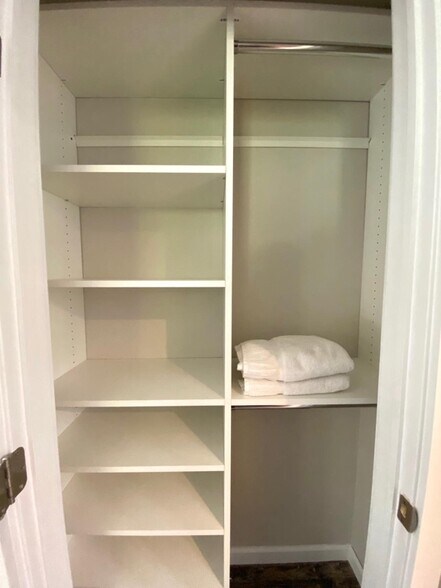 Building Photo - 40 Fillow St