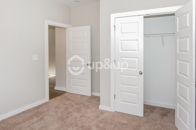 Building Photo - Fantastic 4bd/2ba home! Coming soon!