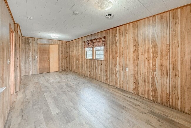 Building Photo - 937 E Main St