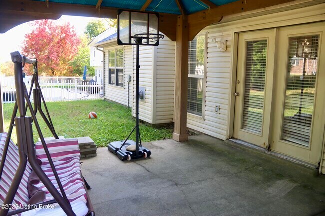 Building Photo - 9509 Hunters Trail Ct