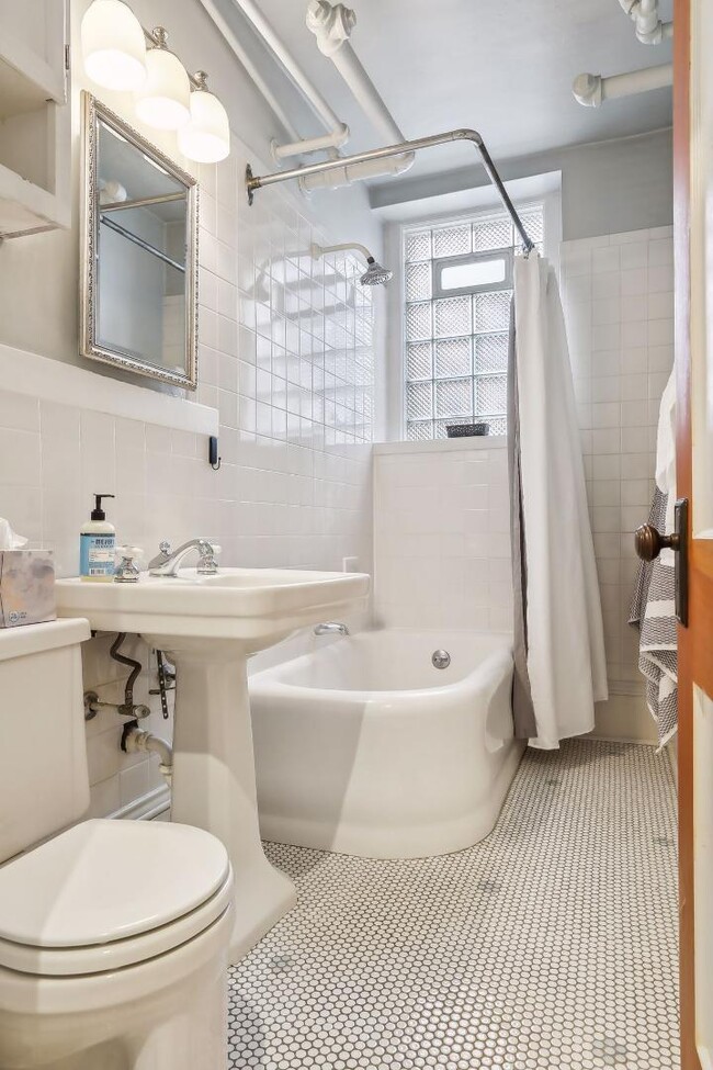 Building Photo - 3006 W 44th St