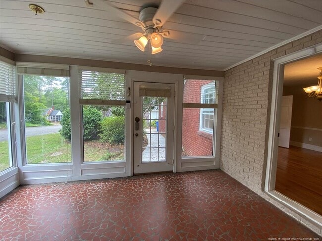 Building Photo - 601 Huske St