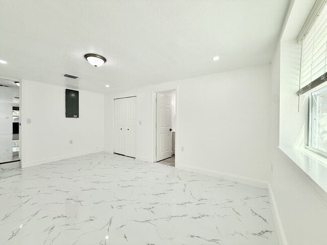 Building Photo - 2712 60th Ave N