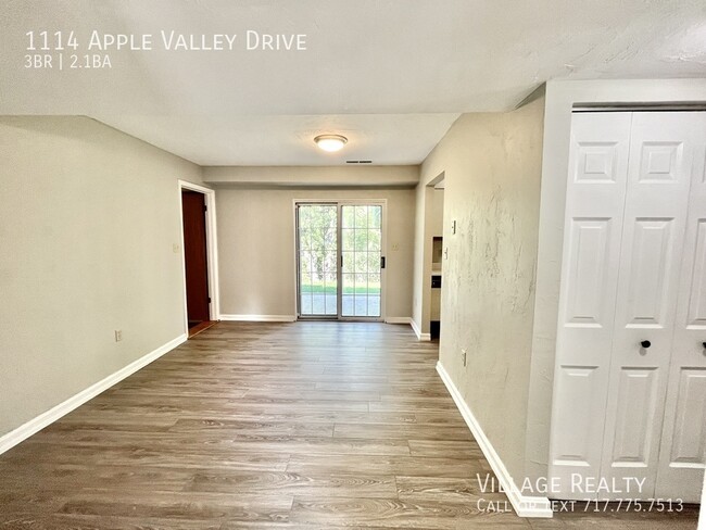 Building Photo - Extremely spacious 3-bed townhome in Dalla...