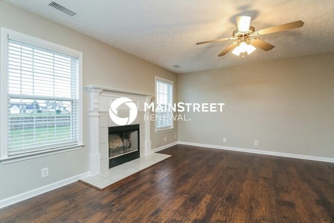 Building Photo - 4 Bedroom Pet-Friendly Home in Murfreesbor...