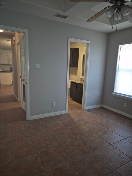 Kids bedroom entrance to bathroom. - 617 DFW Dr