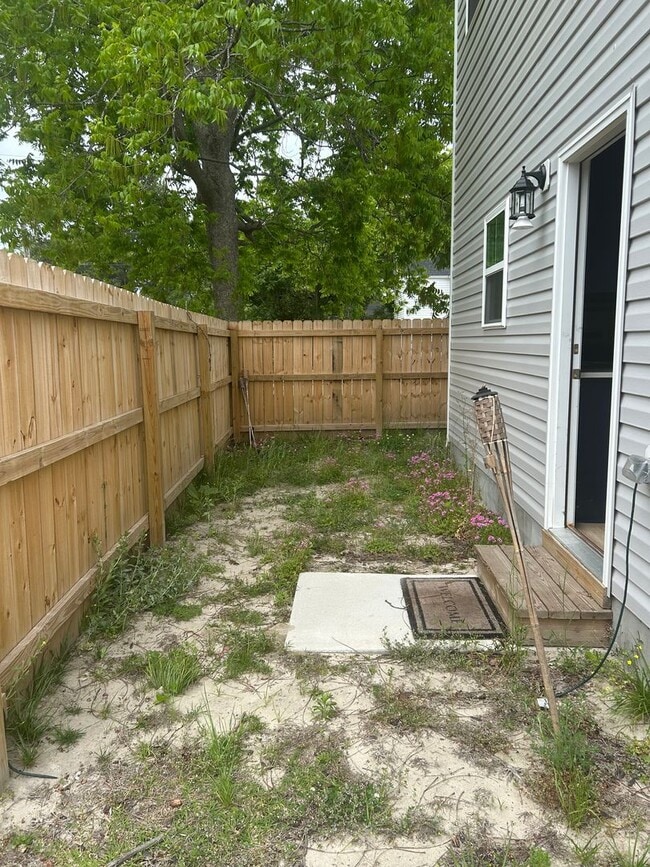 Building Photo - 1103 Peartree Rd