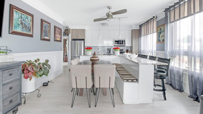 Building Photo - 145 Riverhaven Dr