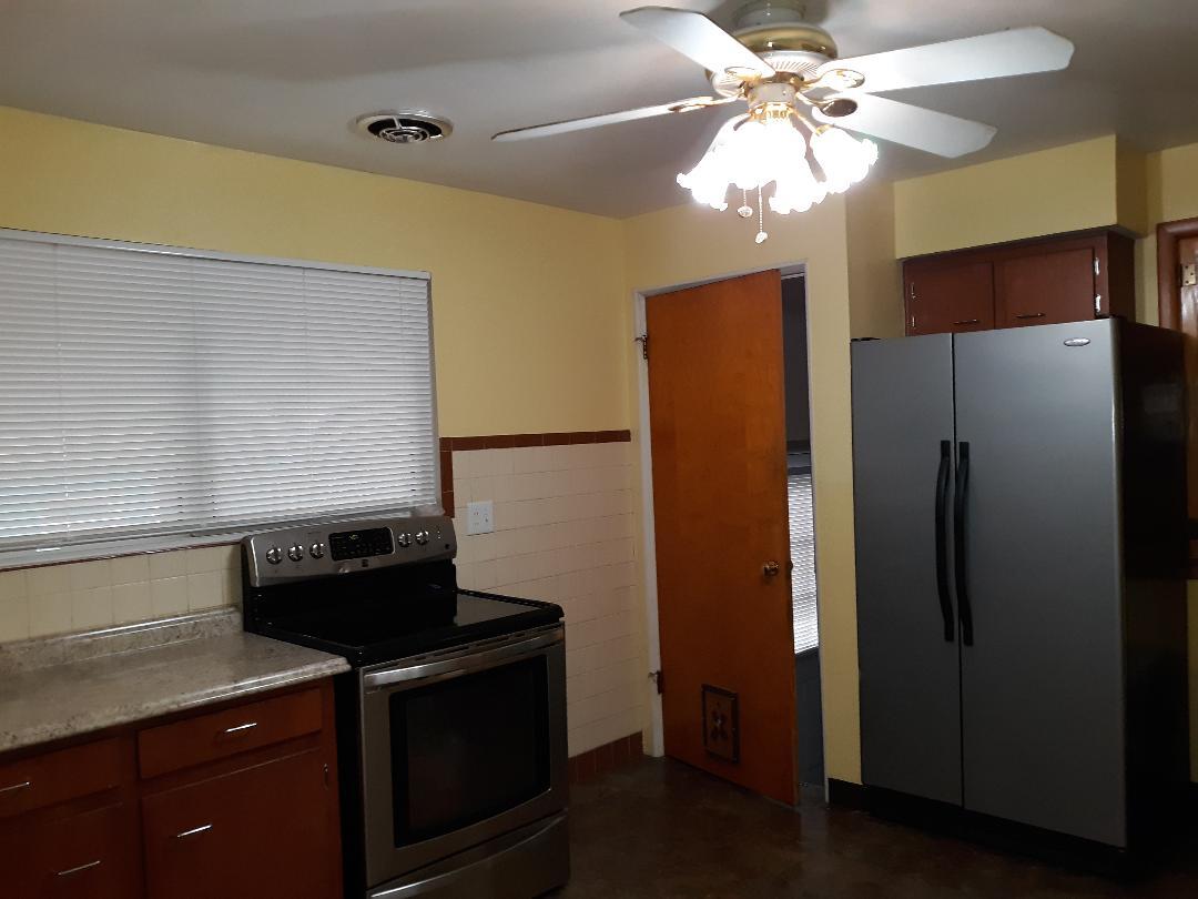 Stove/ Side by Side Refrigerator - 1125 Walker Ave