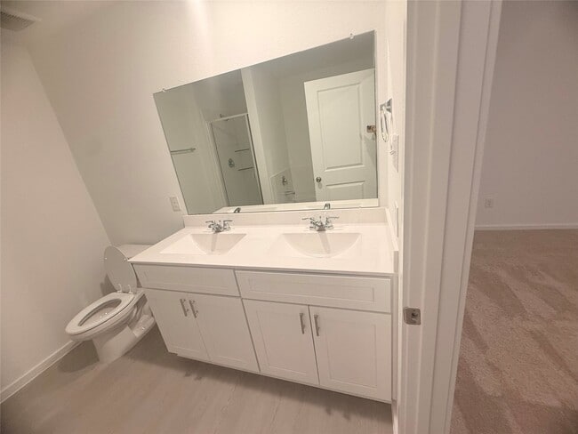 Building Photo - 24645 Cascade Haven Rd