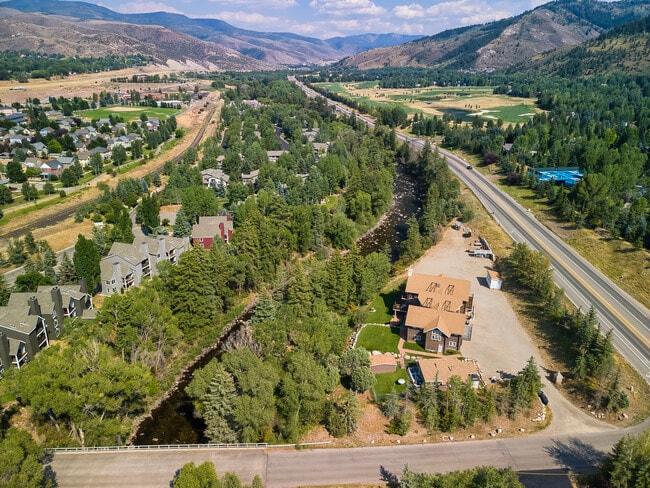 Building Photo - 35021 US-6