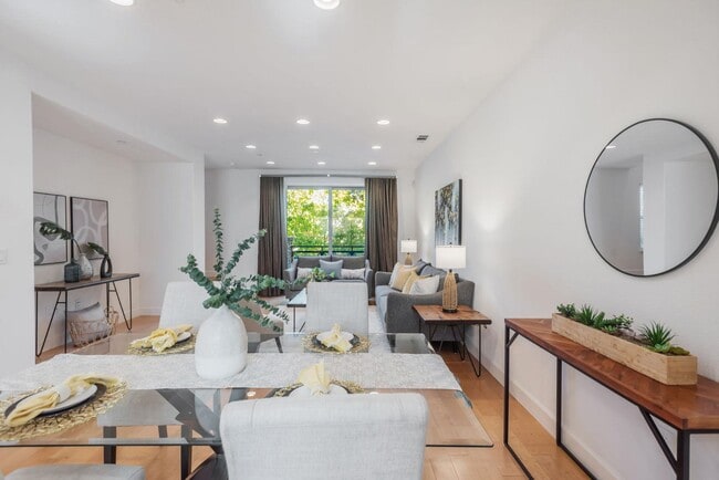 Building Photo - 5 Artisan Way