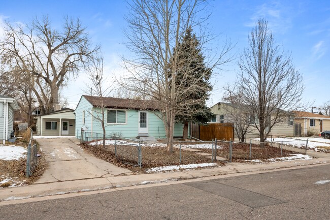Building Photo - 4570 W Center Ave