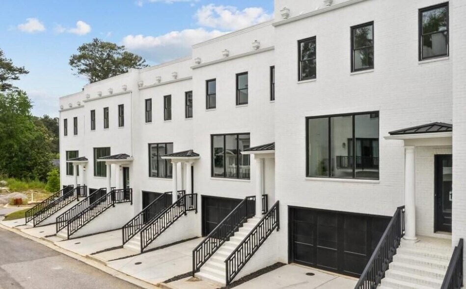 Building Photo - 3667 Peachtree Rd