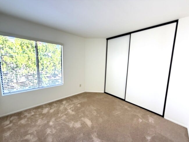 Building Photo - 2060 Coolngreen Ln