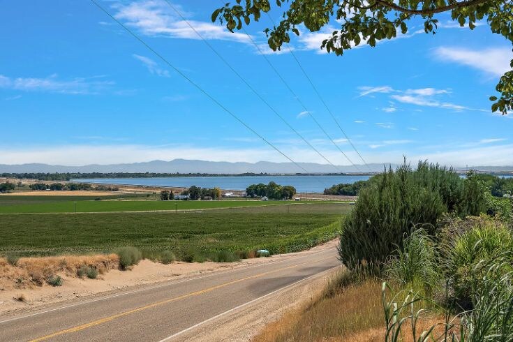 Building Photo - 18227 Southlake Cir