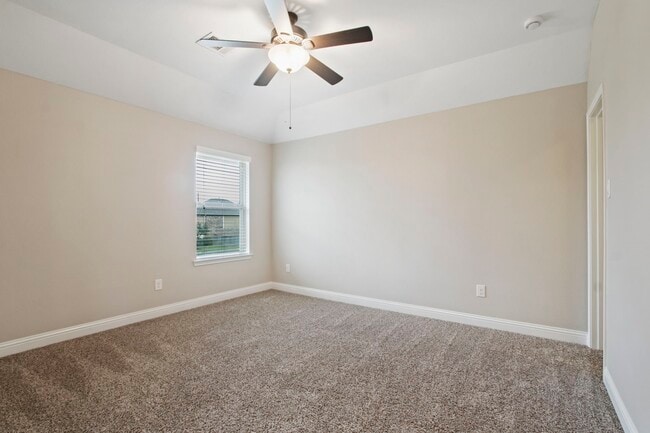 Building Photo - 20102 Three Chutes Ln