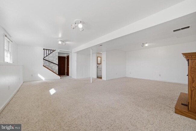 Building Photo - 26 Dover Ln