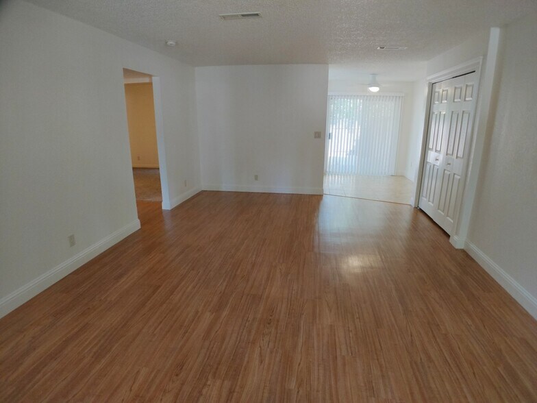 Building Photo - 1671 Bramble Pl