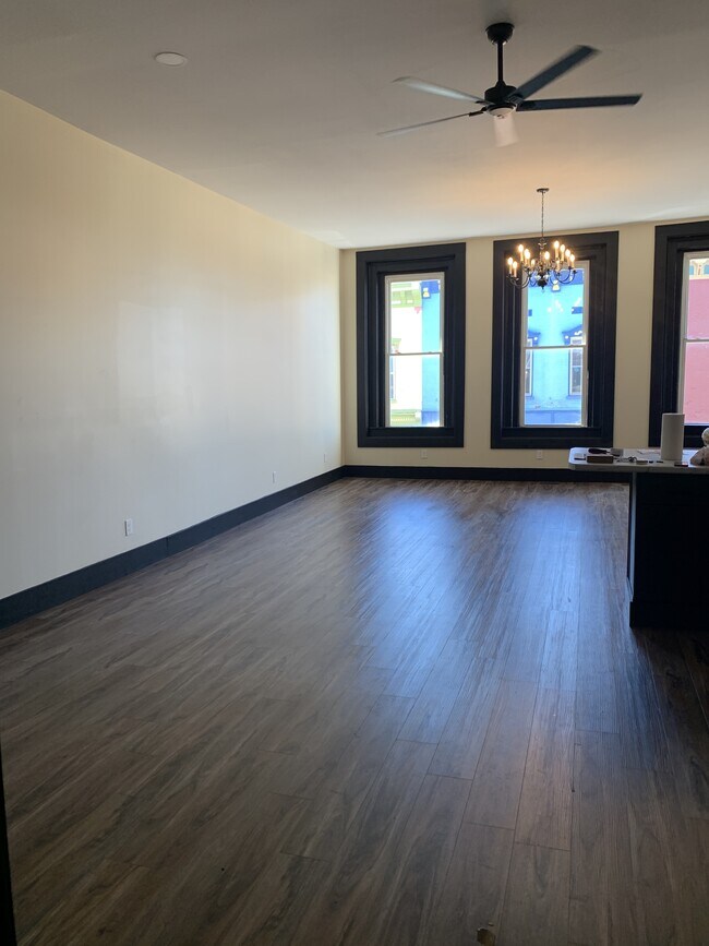 Building Photo - 103 S Main St