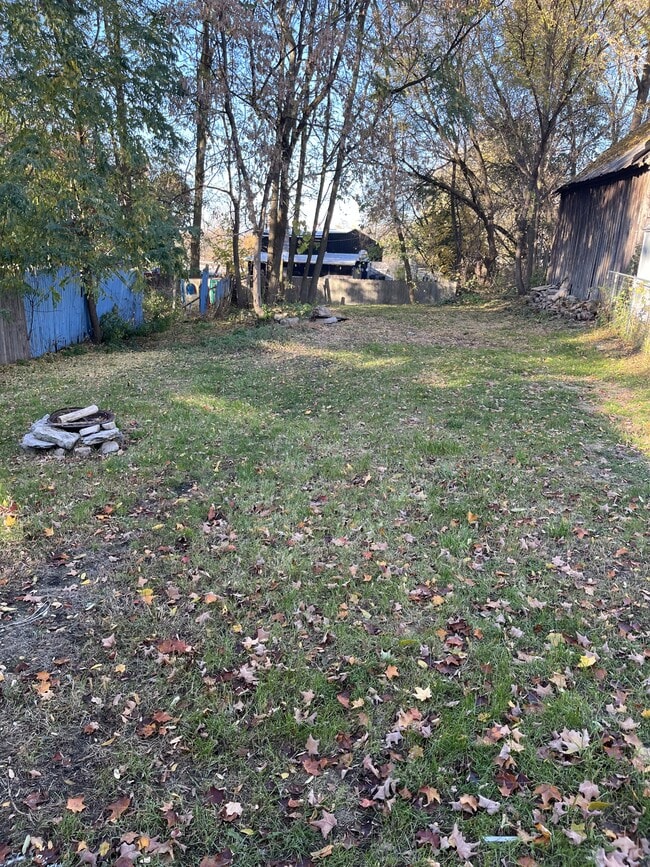 Building Photo - 512 Stone St